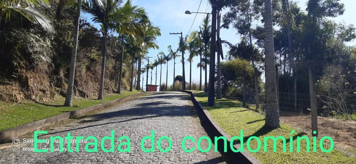 Casa Com No Quintal *